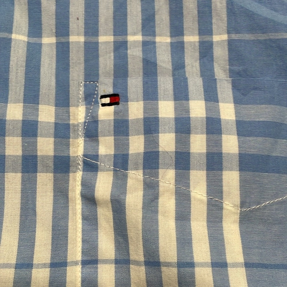 Tommy Hilfiger short sleeve dress shirt Men Large Blue/white W/pocket‎ logo NWOT - Picture 2 of 5